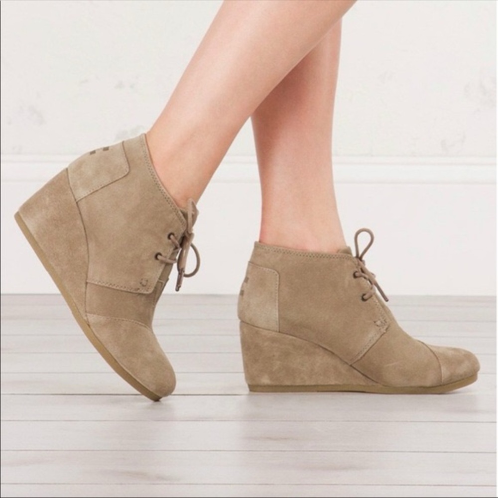 TOMS Women's Desert Wedge Ankle Boots - High-top Suede, Beige